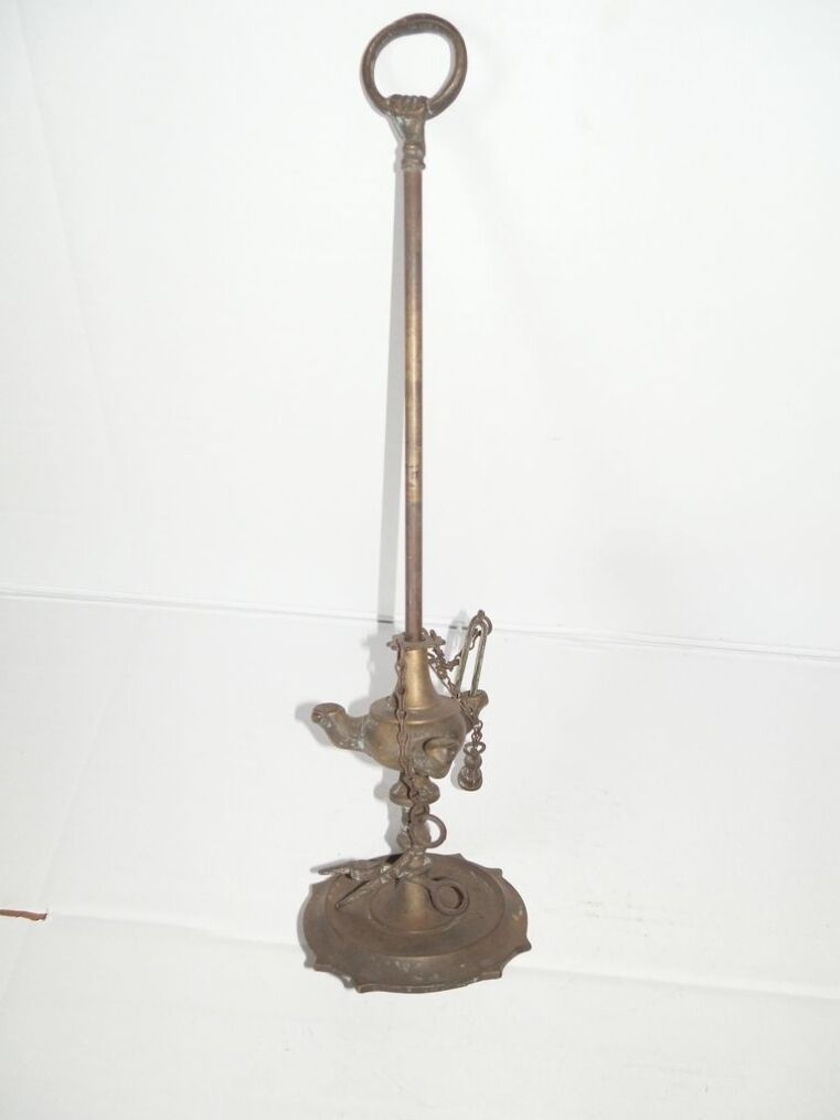 Antica lampada ad olio fiorentina in ottone a 3 becchi