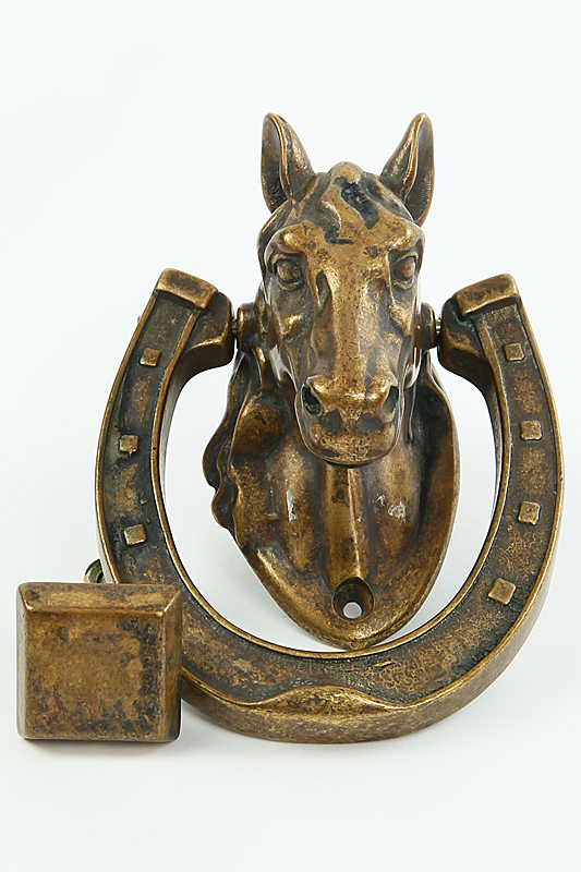Battiporta in ottone con busto di cavallo anticato
