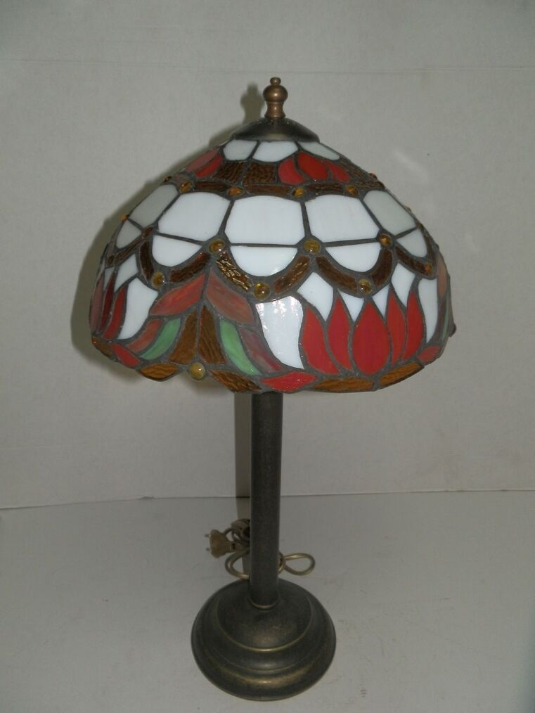 Lampada da tavolo in ottone brunito con VETRO TIFFANY A FIAMMA 30 cm