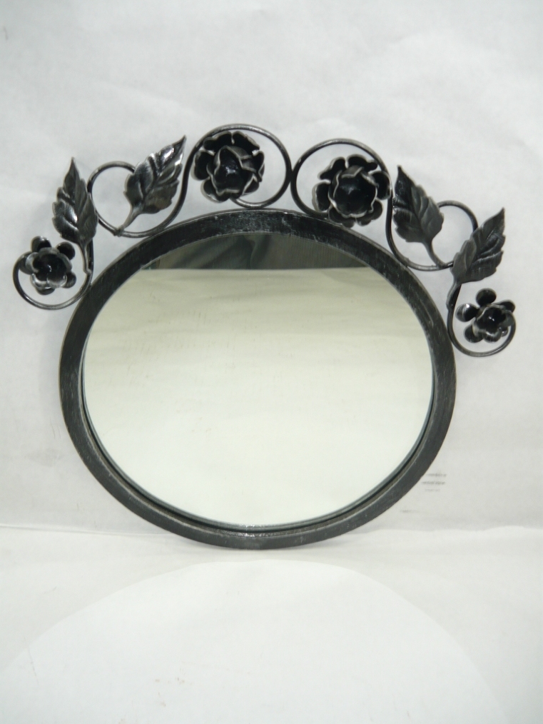 Specchio in ferro da parete con cornice