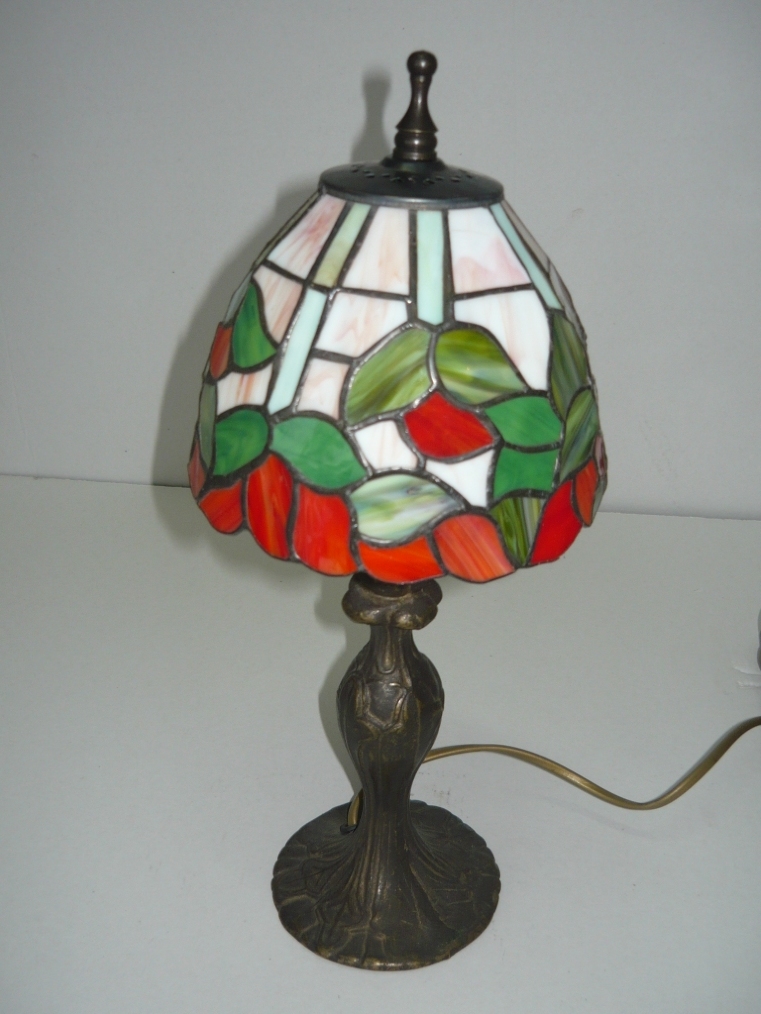 Lampada da tavolo in ottone con vetro TIFFANY