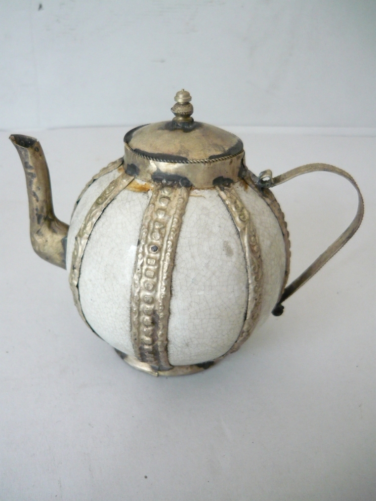 Piccola teiera decorativa in ceramica