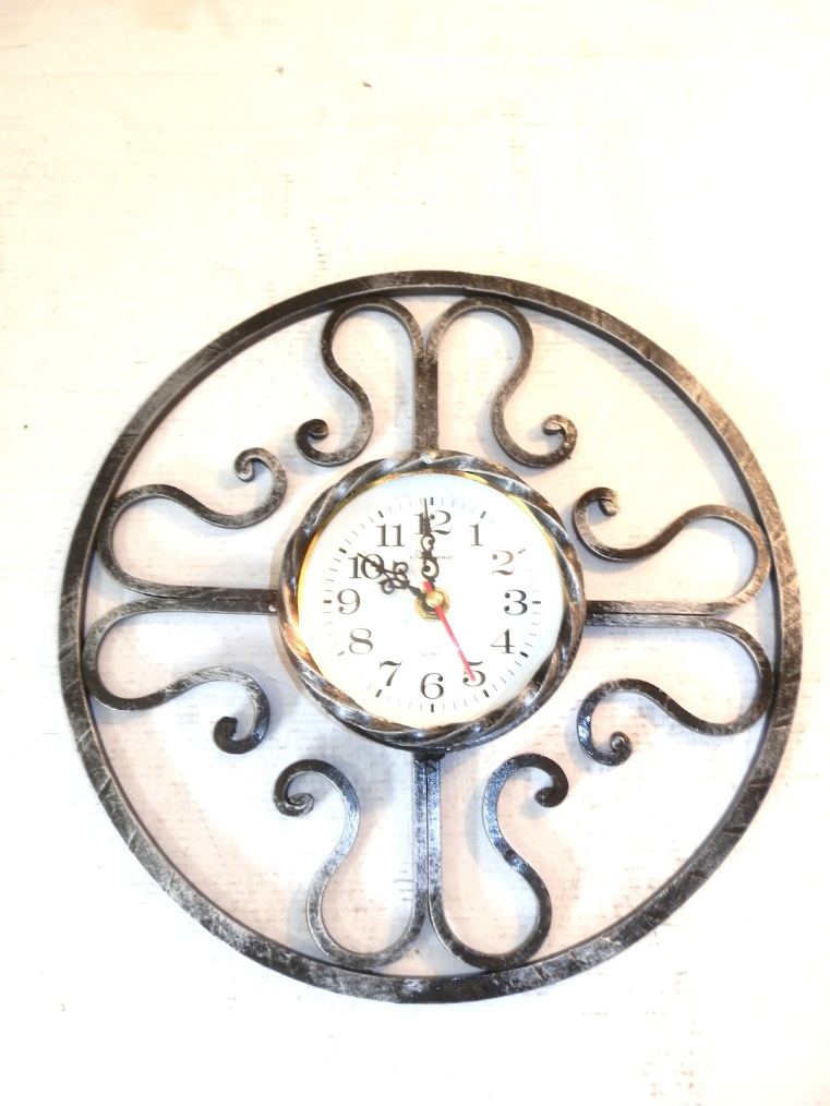 Orologio da parete in ferro lavorazione artistica circolare