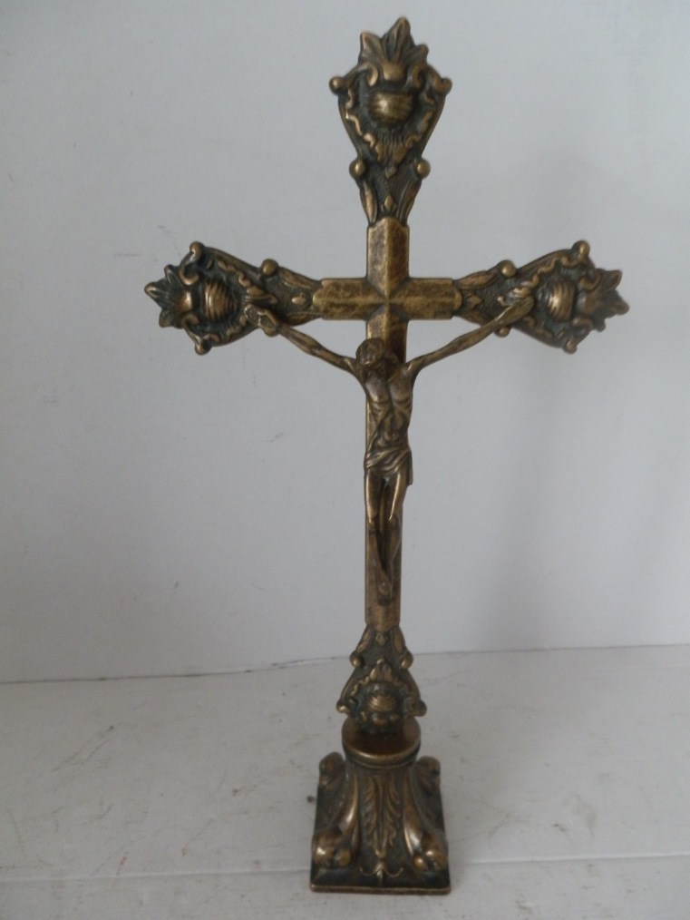 Crocifisso da tavolo in ottone brunito con base per chiesa