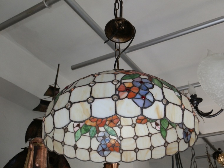 Lampadario in stile tiffany con catena in ottone