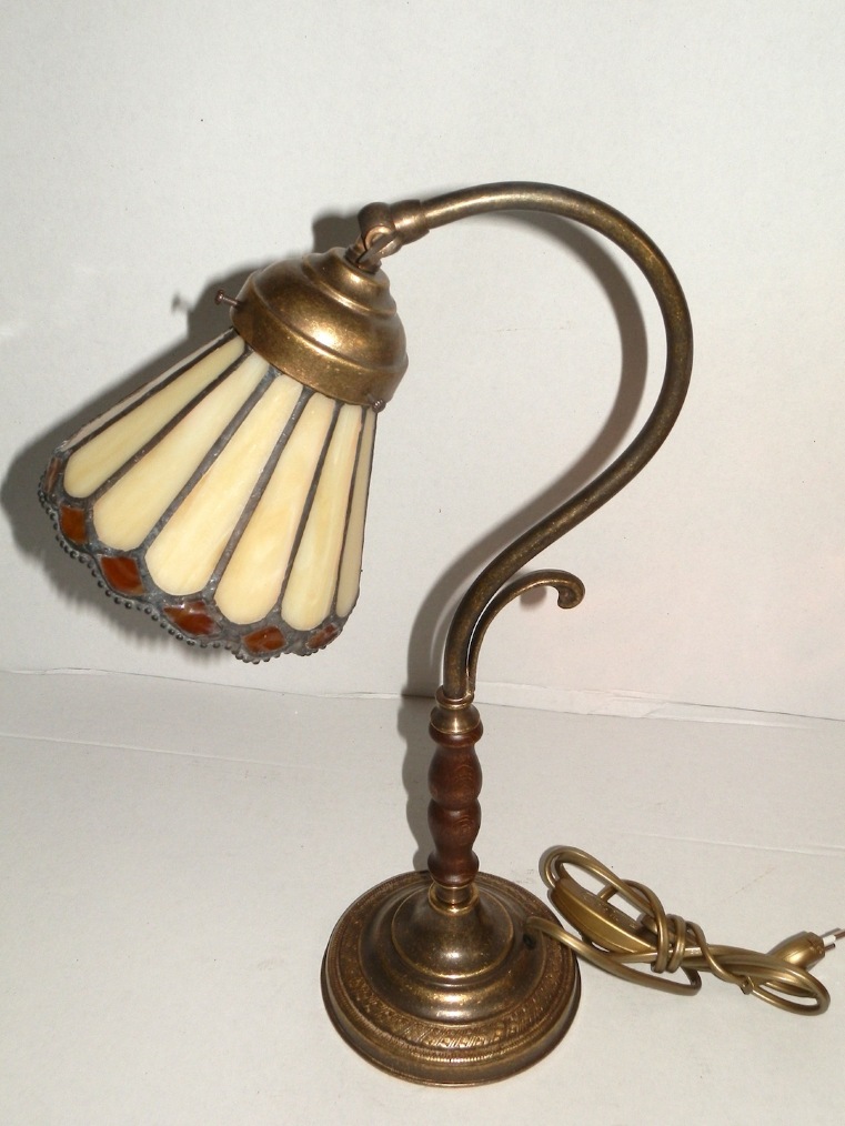 Lampada da tavolo in ottone abat-jour vetro tiffany ocra