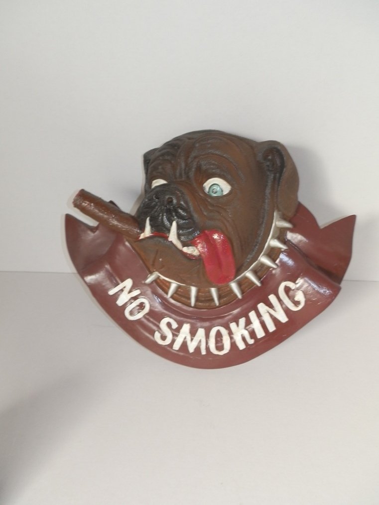 Figura in resina di un Pit-Bull No Smoking