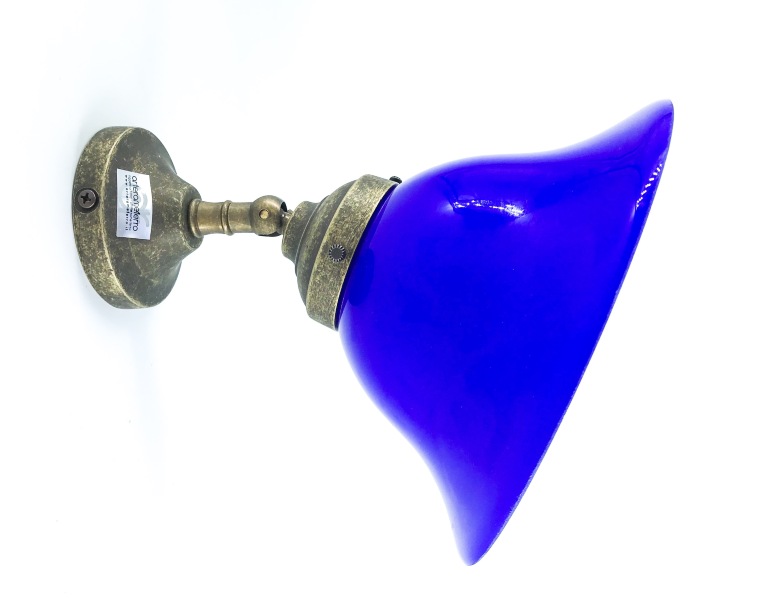 Applique a parete in ottone con vetro campana blu