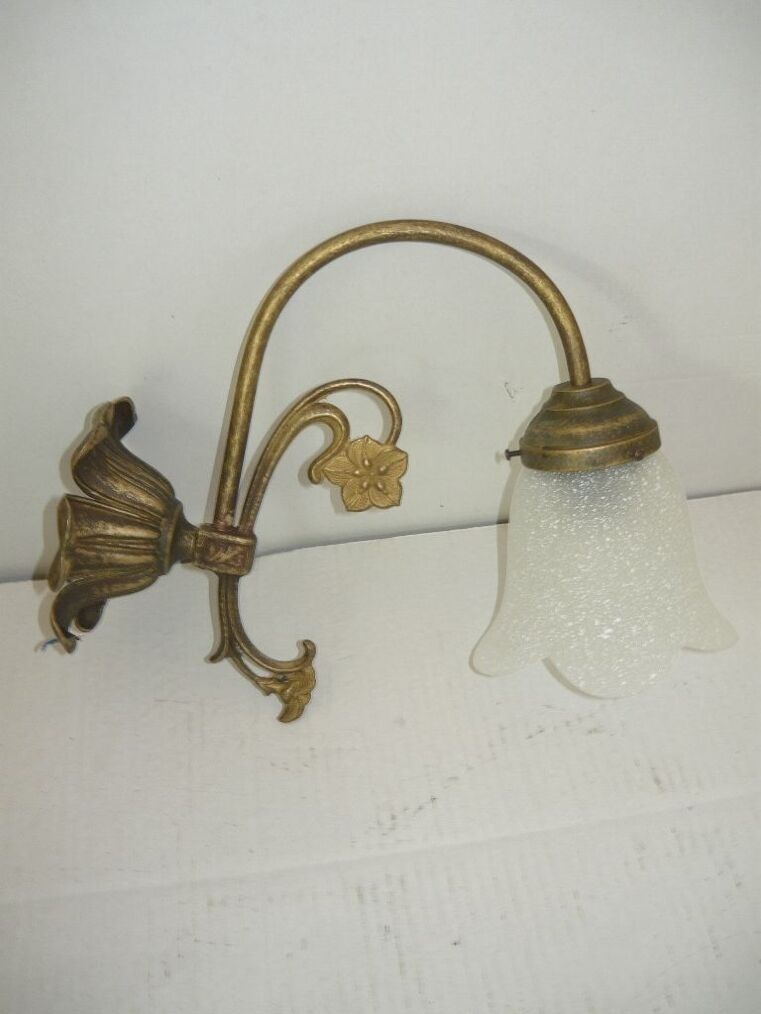 arterameferro Applique Giglio fiorentino in ottone brunito a 2 luci con ventole pergamena
