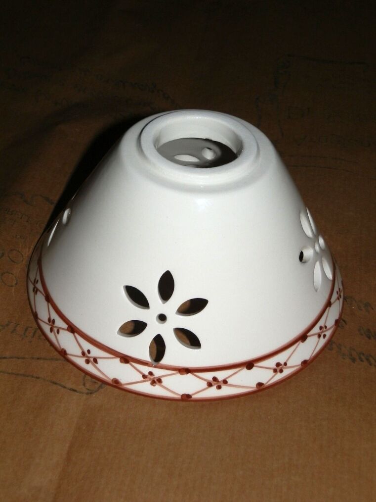 Coppetta in ceramica traforata bianca bordo marrone per applique