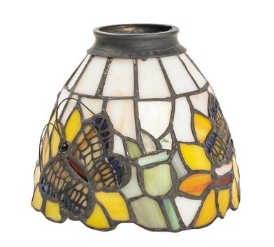 Paralume in vetro tiffany con decorazione di farfalle e girasoli