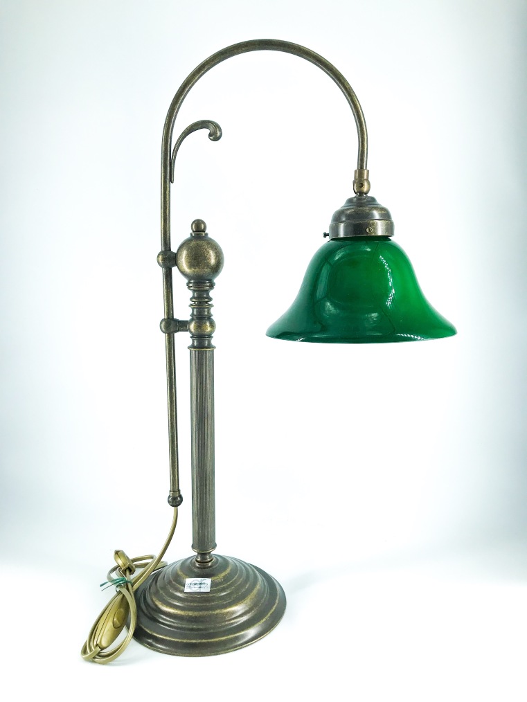 Lampada tavolo ottone con vetro verde ministeriale con ricciolo