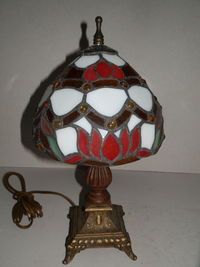 Lampada da tavolo in ottone con inserto in legno e vetro TIFFANY CON FIAMMA 20 cm
