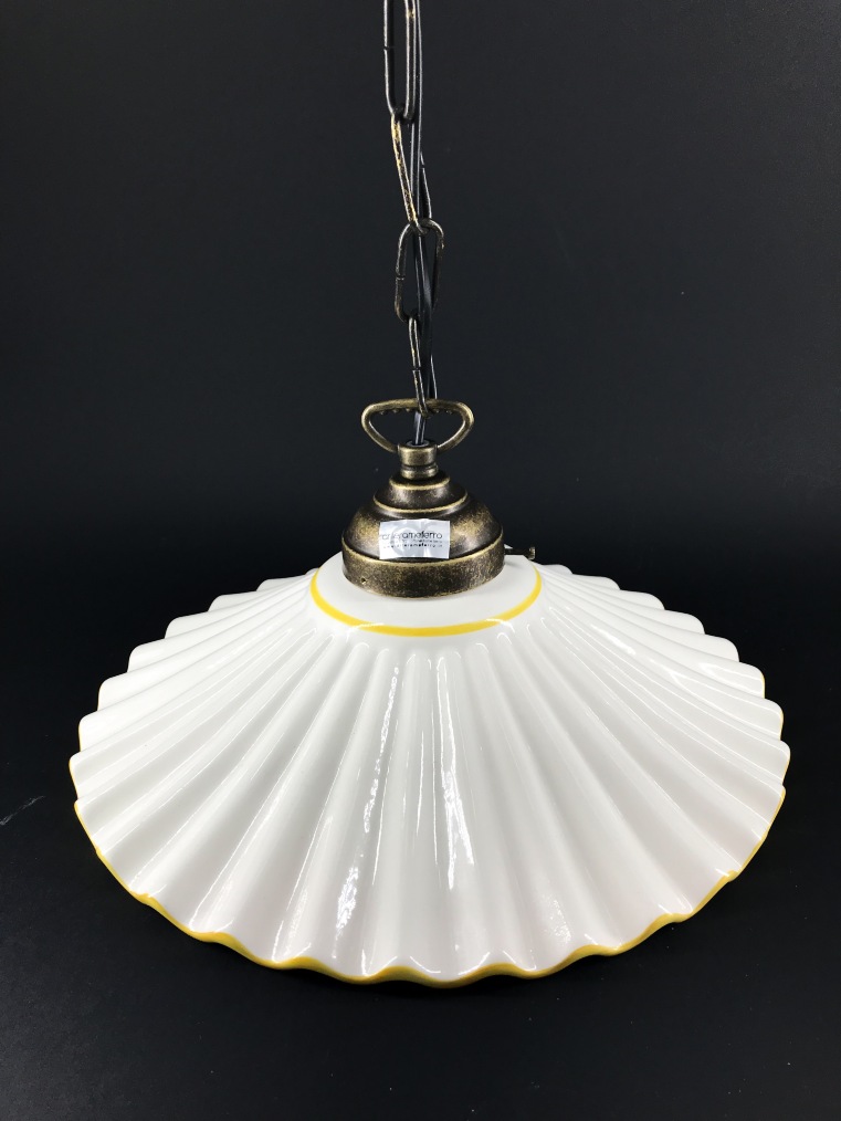 Lampadario catena in ottone e ceramica bordo giallo 30 cm