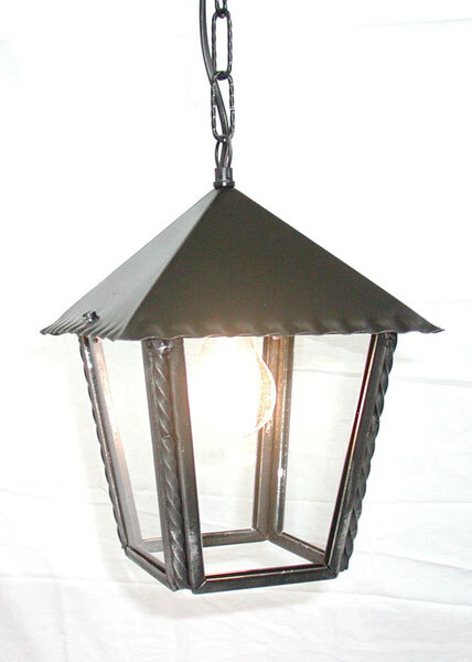 Lanterna con catena in ferro quadrata modello Alpi
