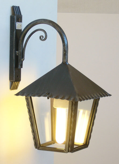 Lanterna da parete in ferro modello Alpi