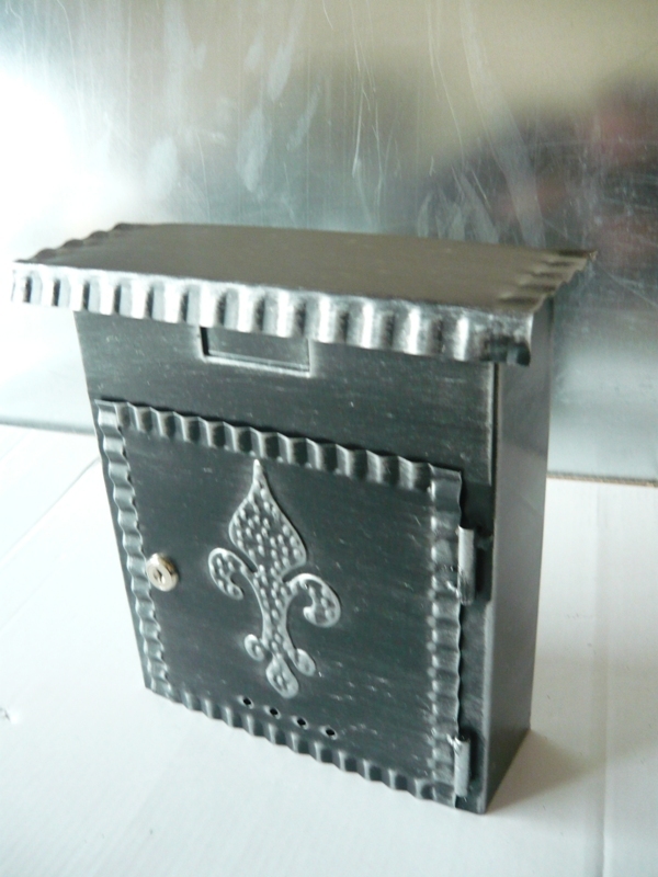 Cassetta postale in ferro con apertura superiore