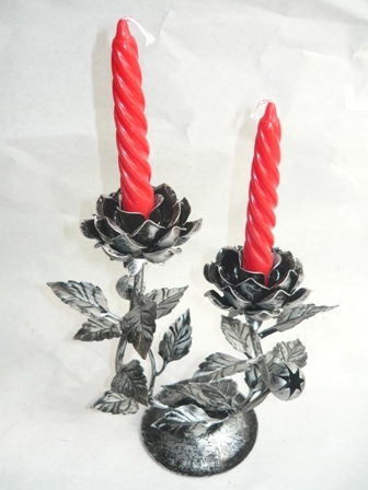 Candeliere in ferro battuto per due candele