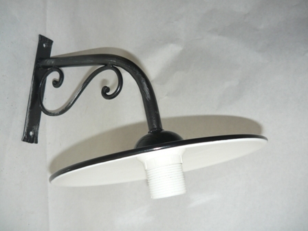 Lampada da parete 22 cm in ferro battuto con piatto