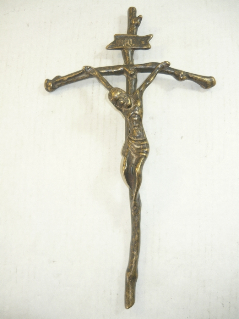 Croce realizzata in ottone lavorato