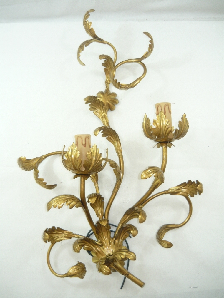 Applique stile barocco in ferro dorato a due luci