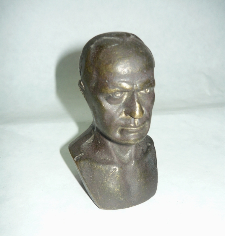 Busto di Mussolini in bronzo
