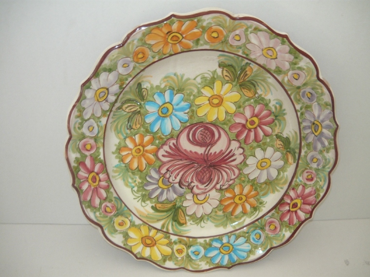 Piatto con fiori in ceramica di Castelli