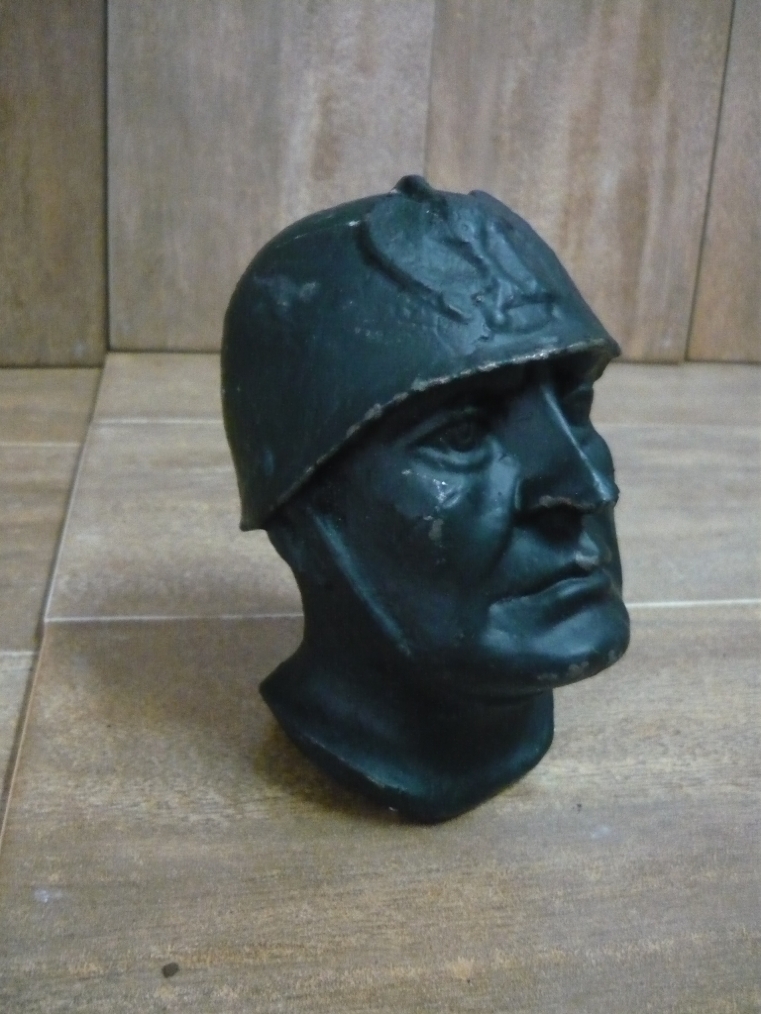 Busto di Benito Mussolini in ghisa