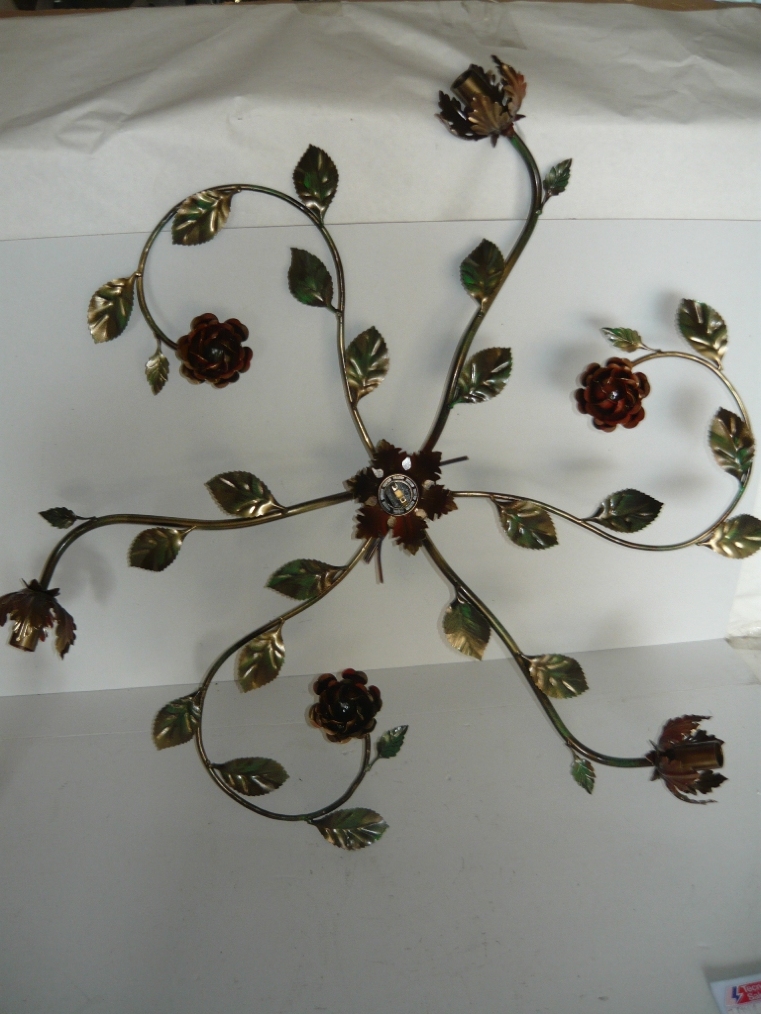 Plafoniera in ferro a 4 luci con foglie e rose diametro cm 80