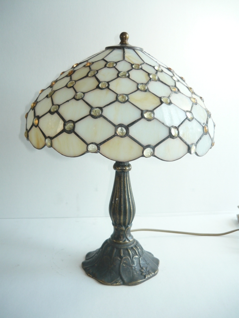 Lampada da tavolo in stile Tiffany con base in ottone