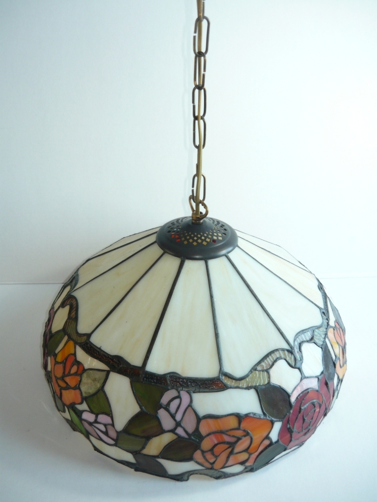 Lampadario Tiffany con rose da 40 cm Lampadario Tiffany con rose da 40 cm