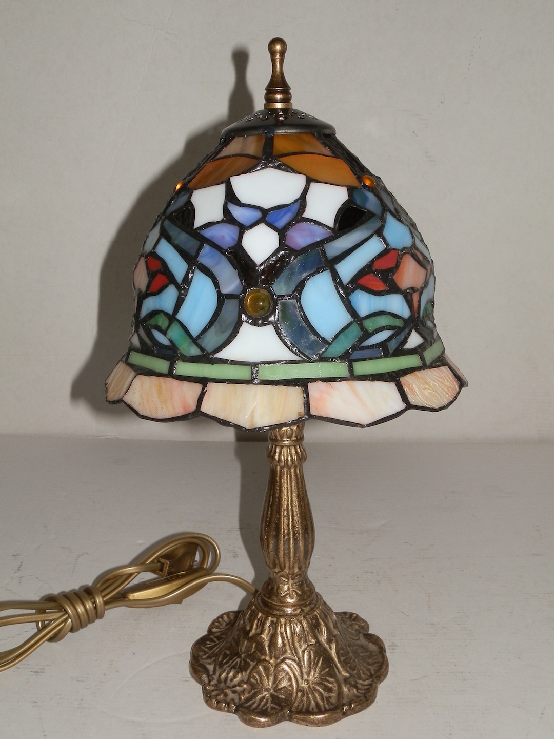 Base in ottone anticato per lampade da tavolo stile tronchetto