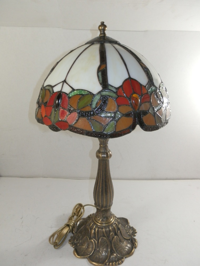Lampada da tavolo in ottone brunito con vetro tiffany 30 cm
