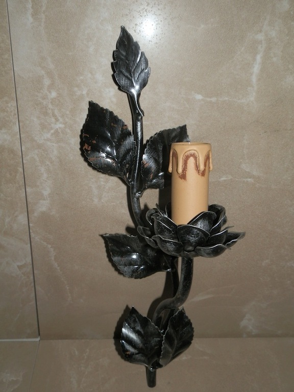 Applique con fiori e foglie in ferro per lampadine a led