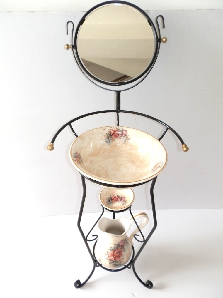 Set toilette in ceramica Toscana con specchio e base in ferro battuto