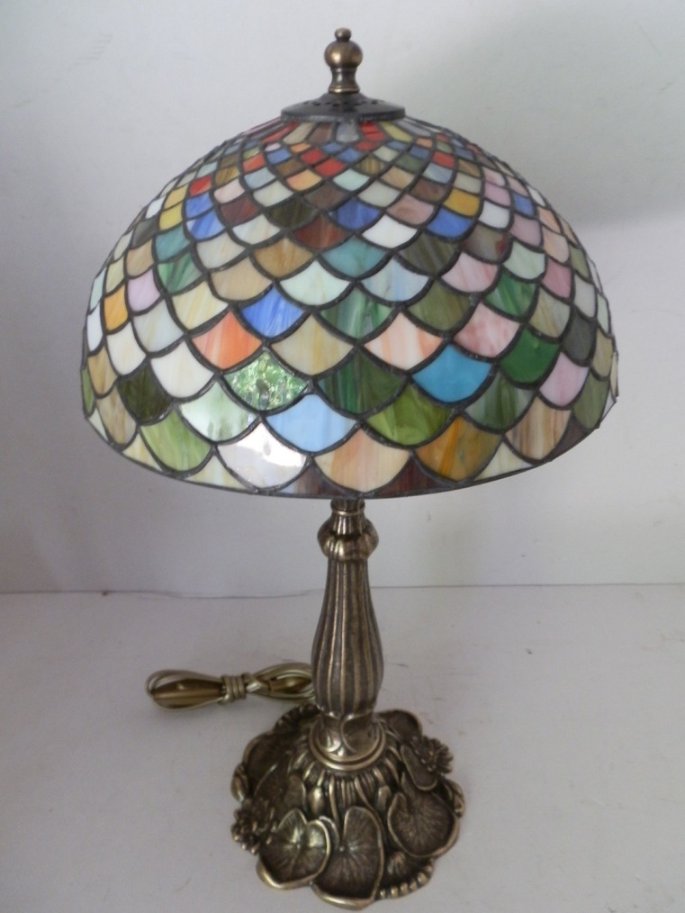 Lampada da tavolo con vetro multicolore Tiffany