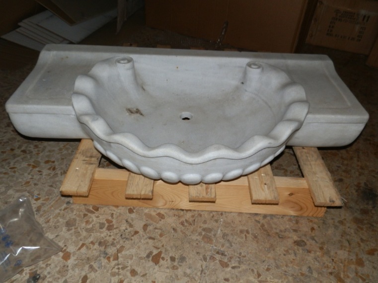 Lavandino in marmo lavorazione a conchiglia 80 cm
