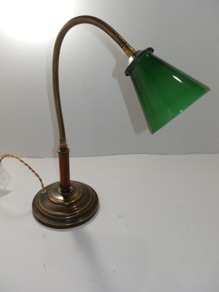 Lampada regolabile per scrivania Lampada regolabile per scrivania