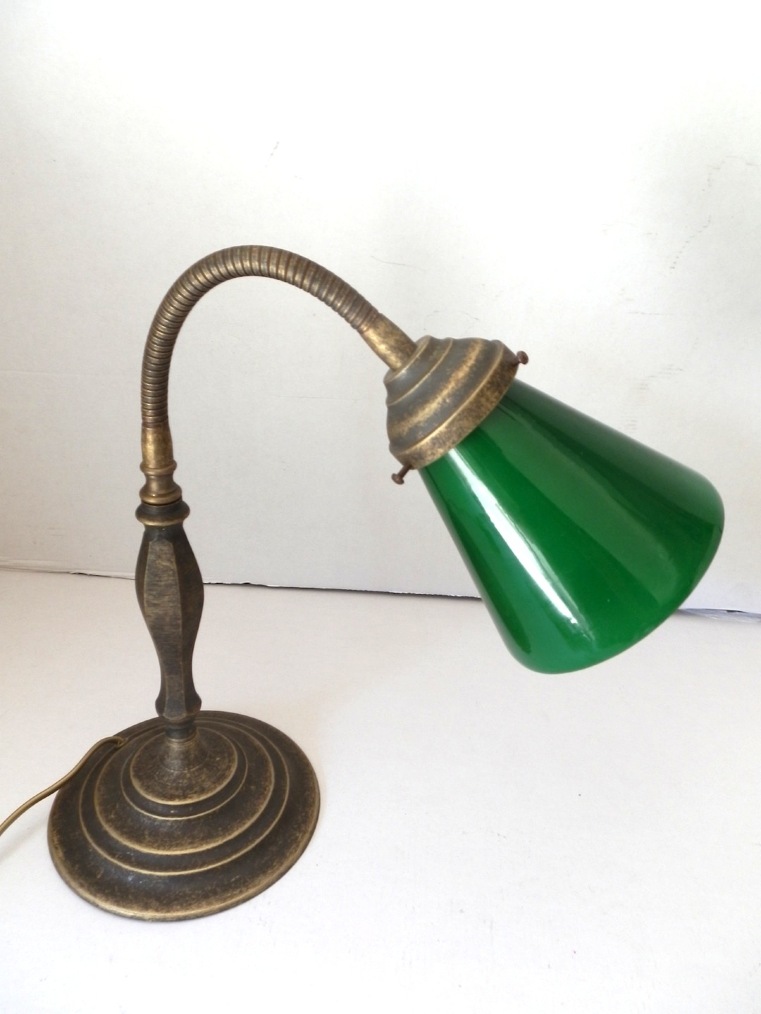 Lampada da scrivania in ottone con vetro opaline verde