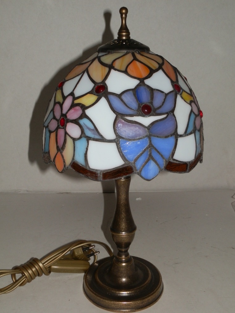 Lampada abat-jour in ottone spazzolato con vetro tiffany