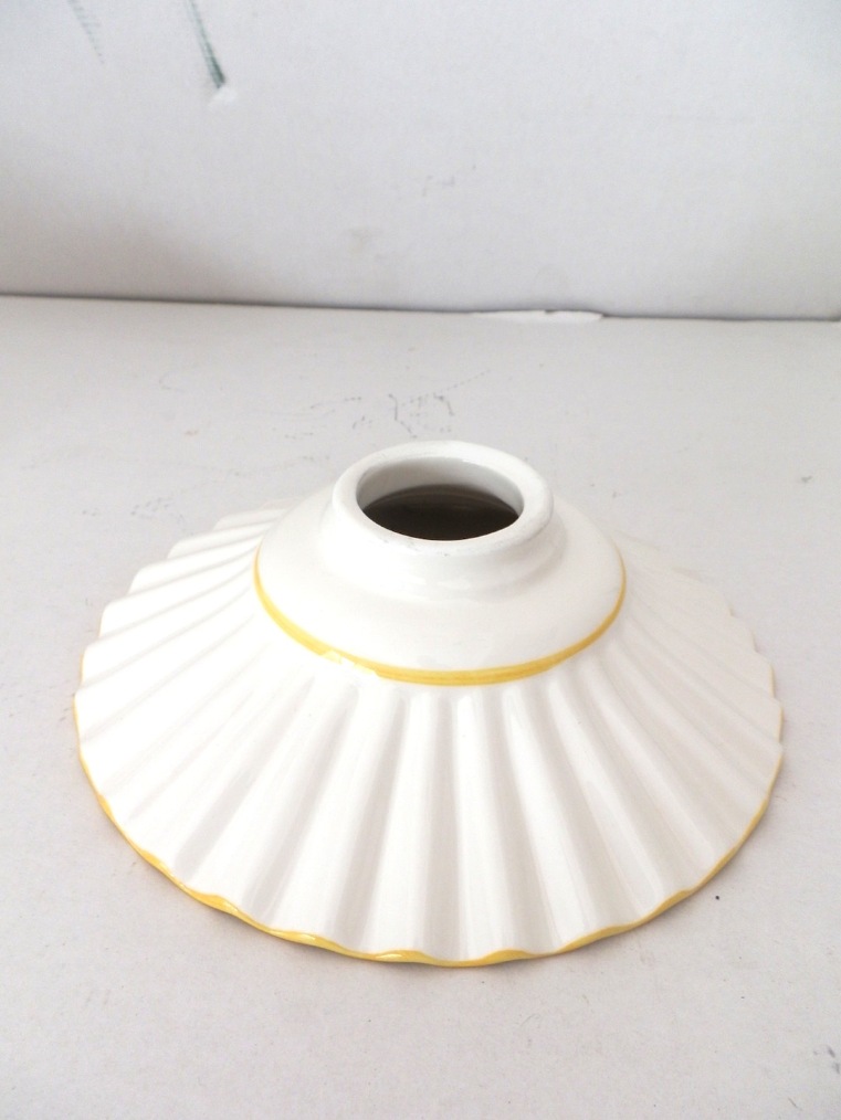 Ceramica bianca per applique e lampadari diametro 20 cm bordo giallo