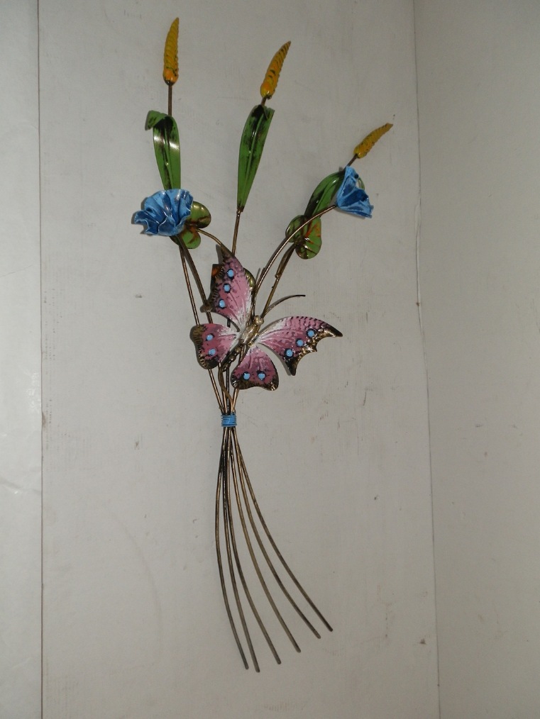 Rametto decorativo in ferro con fiori e farfalla