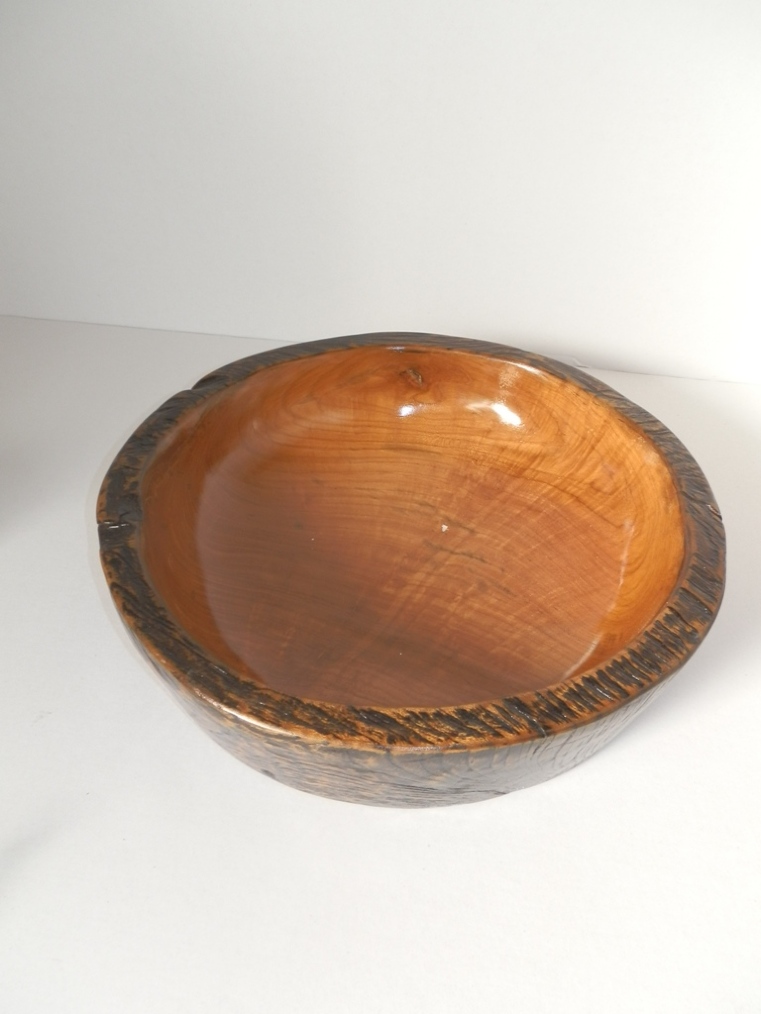 Vassoio in legno di teak intagliato a mano